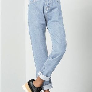 Light wash mom jeans